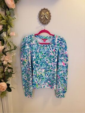 NWT Lilly Pulitzer Jansen Sweatshirt in “Blue Ibiza Cabana Cocktail” - Size M